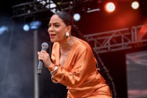 You Might Be Conflicted at the Reason Teedra Moses and R. Kelly are Trending on Social Media…Or Not