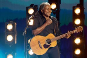 Legend Tracy Chapman Singing ‘Fast Car’ with Country singer Luke Combs Became a Grammys Moment