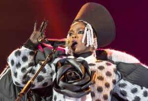 Uh-Oh: Lauryn Hill Fans, You Might Want to Sit Down for This News