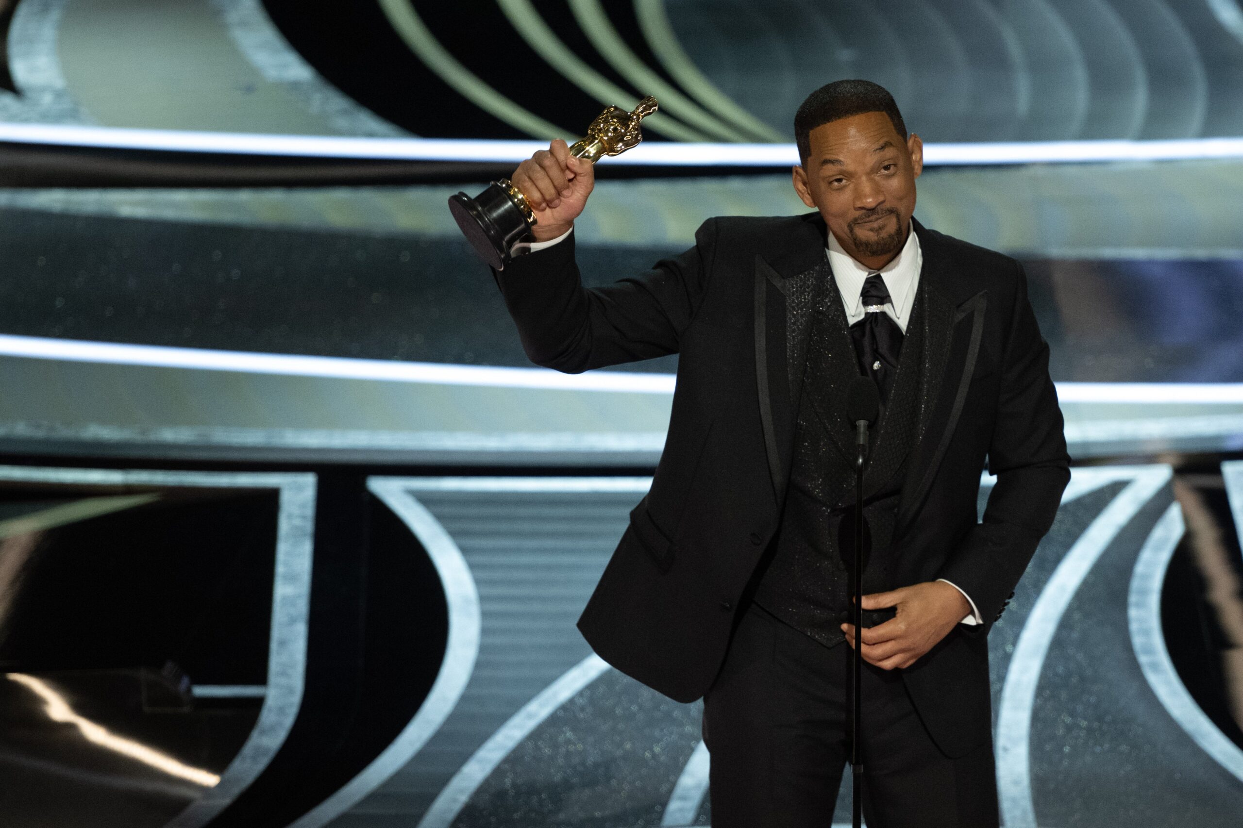 Will Smith accepts the Oscar® for Actor in a Leading Role during the live ABC telecast of the 94th Oscars® at the Dolby Theatre at Ovation Hollywood in Los Angeles, CA, on Sunday, March 27, 2022. Photo: Kyusung Gong / A.M.P.A.S.