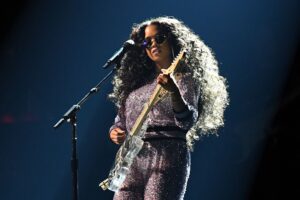 H.E.R. Announces Weekly Instagram Live Series Girls With Guitars